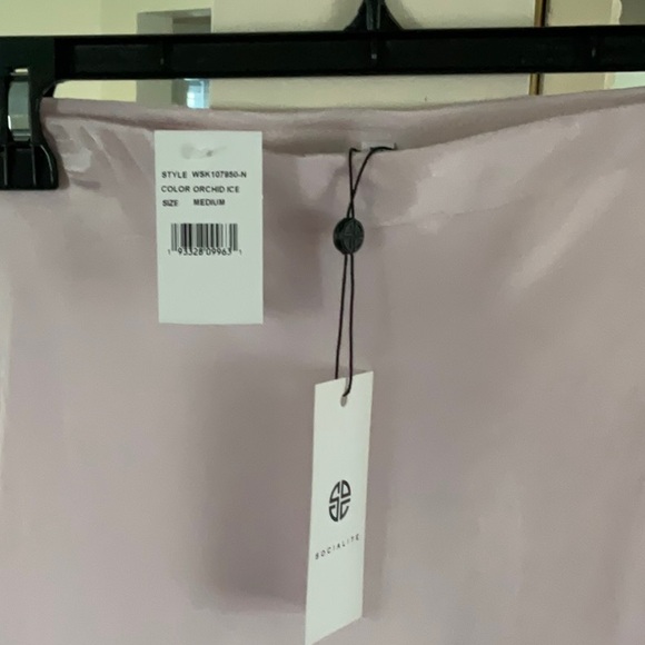 Socialite Silky Skirt - Picture 5 of 5